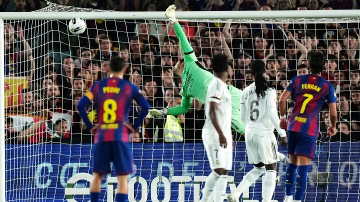 Barcelona vence 2-0 al Real Madrid y es campeón de LaLiga