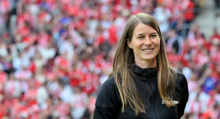 Marie-Louise Eta se convierte en la primera mujer entrenadora en ganar un partido de la Bundesliga