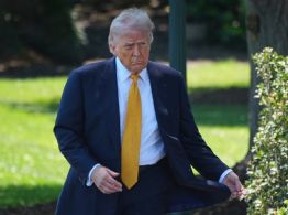 Trump llega a Pekín para su cumbre de dos días que le llevará a reunirse con Xi