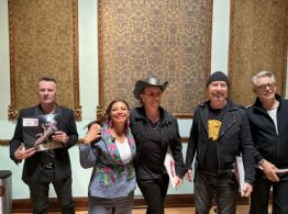 Clara Brugada “ajolotiza” a U2; los invita a tocar en el Zócalo de la CDMX (Video)