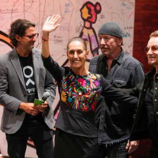Sheinbaum visita el Street Child World Cup acompañada de U2 (Video)