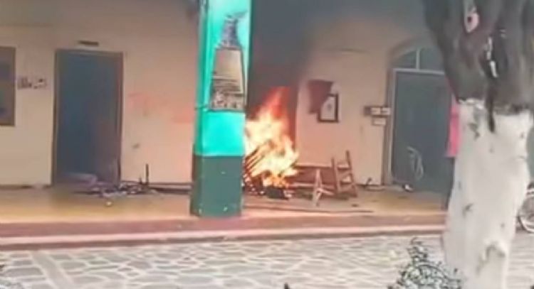 Con quemas en alcaldía de Chilchota, Michoacán, comuneros protestan por inseguridad