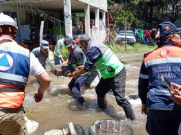 Megafuga de agua afecta 25 viviendas en los límites de Xochimilco y Tlalpan