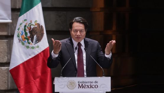 Mario Delgado anuncia aumento de 9 por ciento a sueldo de maestros