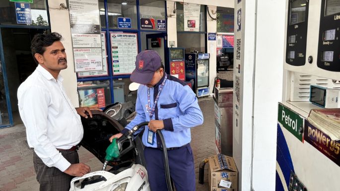 India sube el precio del combustible mientras la crisis energética mundial presiona su economía