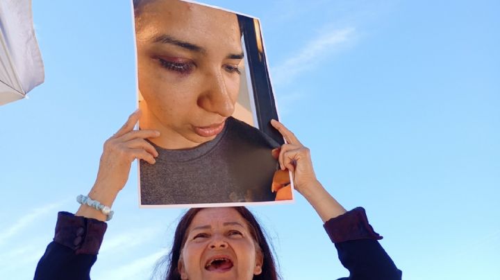 Madre exige a autoridades investigar feminicidio de su hija; Fiscalía de Coahuila lo considera suicidio