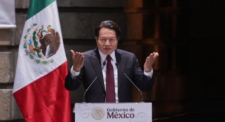 Mario Delgado anuncia aumento de 9 por ciento a sueldo de maestros