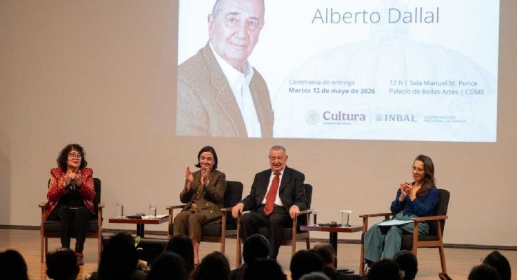 Alberto Dallal, reconocido especialista de danza, recibió la Medalla Bellas Artes