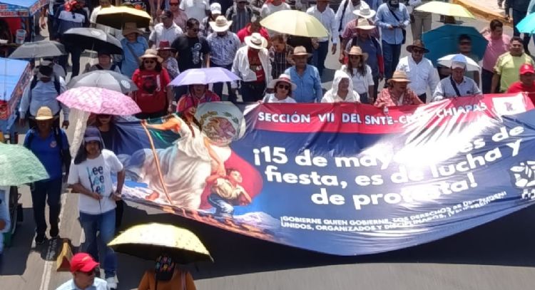 CNTE perfila huelga nacional; maestros marchan en Tuxtla en el Día del Maestro