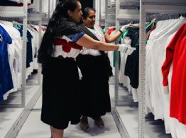 Denuncian abuso laboral y atropello a la cultura indígena en colección de Adidas para la Selección