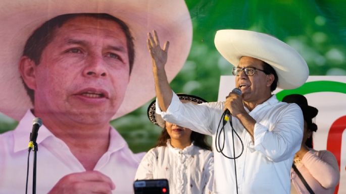 Un izquierdista sorprende y se cuela a la segunda vuelta electoral en Perú