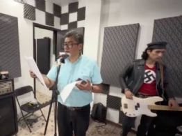 Saúl Monreal sube video cantando "Agujetas de color de rosa" con músico que usa símbolo nazi
