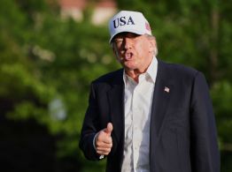 Trump anuncia suspensión de ataques contra Irán "previstos para mañana" a petición de aliados árabes