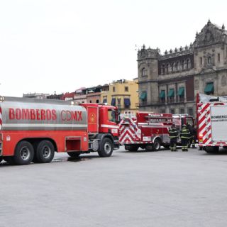 Flamazo en plantón de la UPREZ en el Zócalo; tres mujeres lesionadas