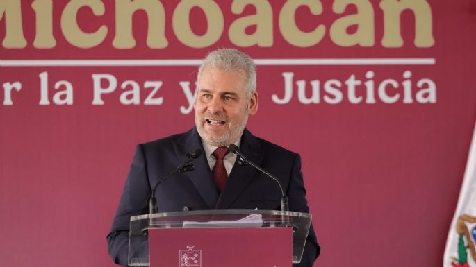 Acusan al gobernador de Michoacán de negarse a atender a población indígena en zona de conflicto