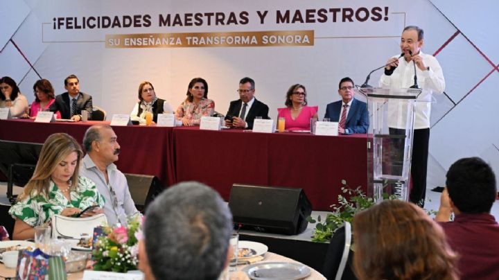 Gobernador Durazo reconoce vocación transformadora de las maestras y maestros en su día