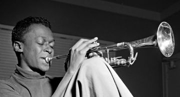 Para celebrarar el centenario del nacimiento de Miles Davis alistan "listening party"