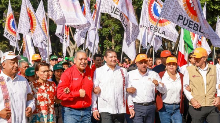 Alejandro Armenta marcha con líderes de la CTM y SNTE, afines a su gobierno