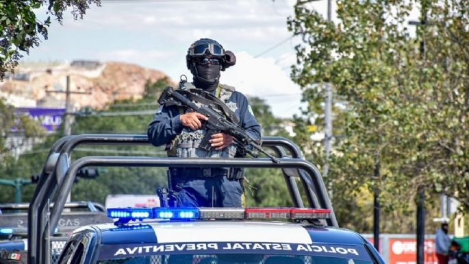 Enfrentamiento entre policías y civiles armados deja dos muertos; bloquean carreteras