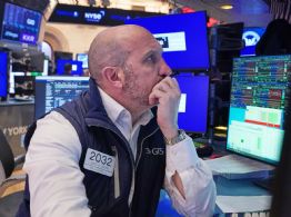 Wall Street baja tras un repunte de los precios del petróleo