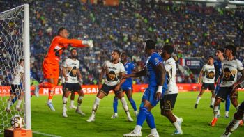 Cruz Azul domina, pero no concreta; Pumas le arranca el empate