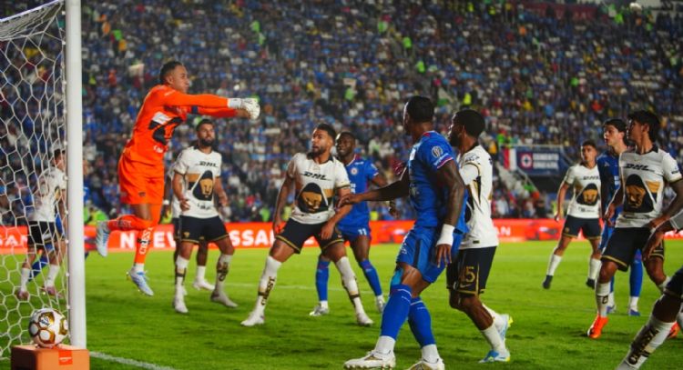Cruz Azul domina, pero no concreta; Pumas le arranca el empate (Videos)
