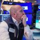 Wall Street baja tras un repunte de los precios del petróleo