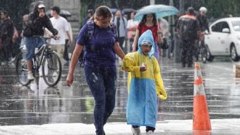 Onda tropical se extiende por el país y azotará con más lluvias fuertes de viernes a lunes