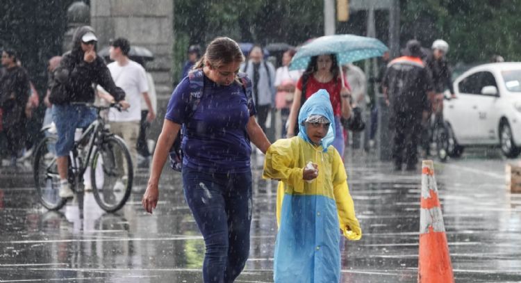 Onda tropical se extiende por el país y azotará con más lluvias fuertes de viernes a lunes