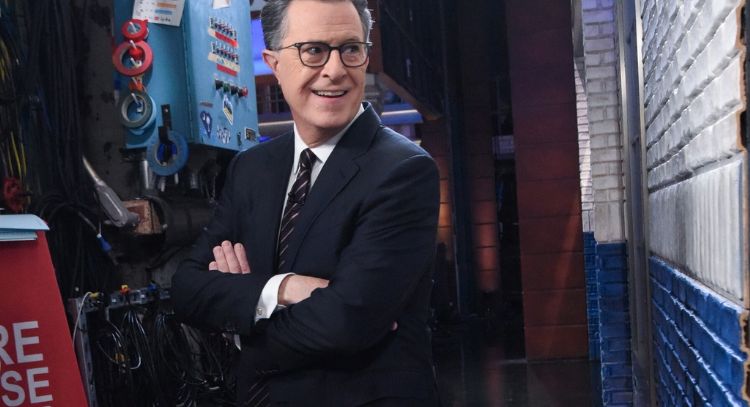 Tras 11 años Stephen Colbert tiene episodio final de Late Show; un camino de tensiones con Trump