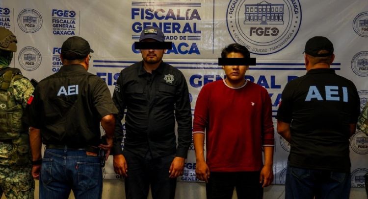 Detienen a director de policía vial de Santa María Atzompa, Oaxaca venta de arma de manera ilegal