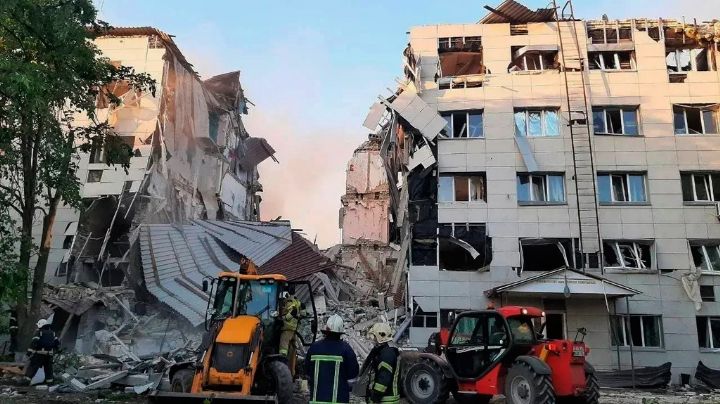 Rusia eleva a 18 los muertos por ataque ucraniano contra una residencia de estudiantes en Lugansk