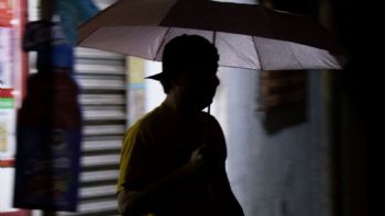 Onda tropical 2 y un nuevo frente frío azotarán con más lluvias fuertes de lunes a jueves
