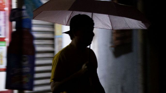 Onda tropical 2 y un nuevo frente frío azotarán con más lluvias fuertes de lunes a jueves