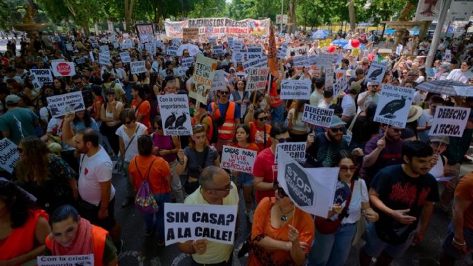 Protesta masiva en Madrid por aumento de costos de viviendas: "Nos cuesta la vida”