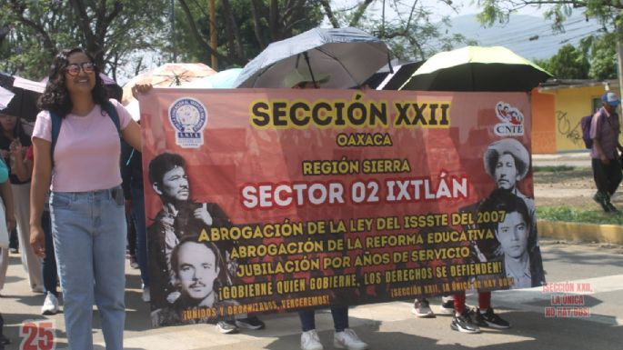 Maestros de la Sección 22 del SNTE estallan huelga e instalan plantón en Oaxaca
