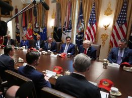 “Van muy bien las negociaciones con Irán”, insiste Donald Trump