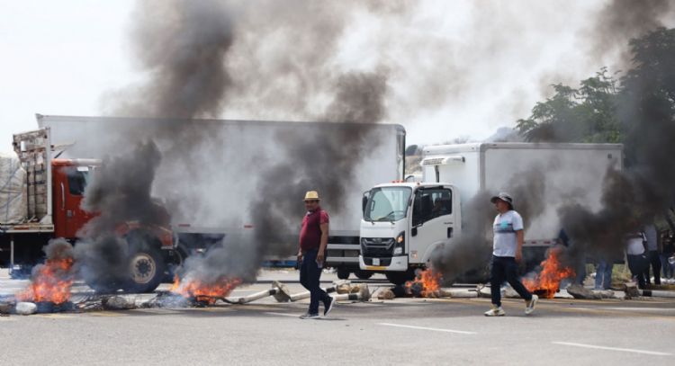 CNTE denuncia disparos contra bloqueo en Oaxaca; interrumpe mesa con Segob