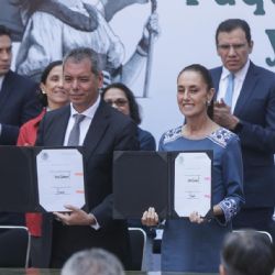 Sheinbaum y empresarios mantienen canasta básica de 24 productos en 910 pesos