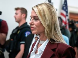 Exsecretaria de Justicia de EU se niega a hablar a legisladores sobre papel de Trump en caso Epstein