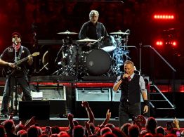 Bruce Springsteen y Foo Fighters encabezan festival de protesta contra Trump previo a elecciones