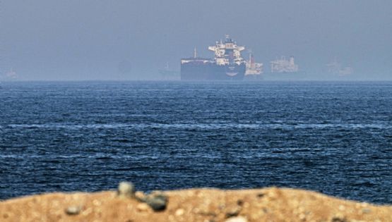 Países de la OPEP+ acuerdan alza de producción mientras Irán mantiene control del estrecho de Ormuz