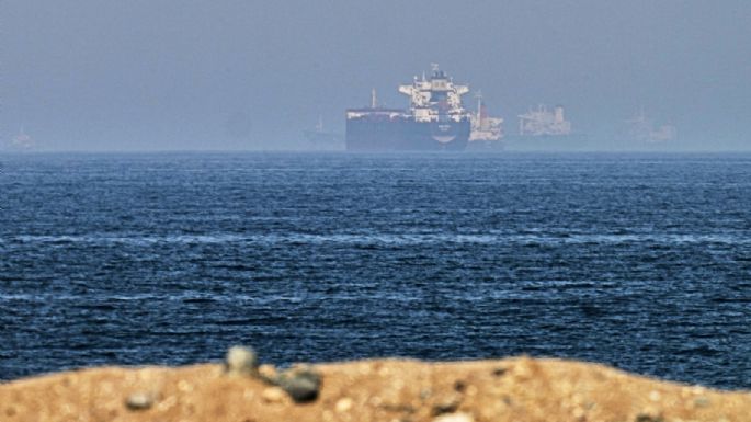 Países de la OPEP+ acuerdan alza de producción mientras Irán mantiene control del estrecho de Ormuz