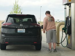 La gasolina en EU cuesta 50 por ciento más que antes de la guerra con Irán