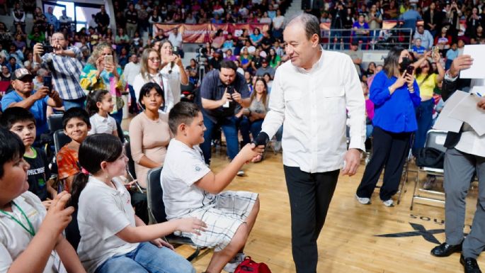 Entrega Gobernador Durazo más de 4 mil becas a estudiantes de primaria