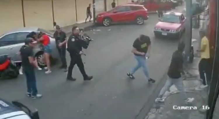 Policía de la CDMX dispara y mata a sujeto en riña callejera en la Morelos (Video)