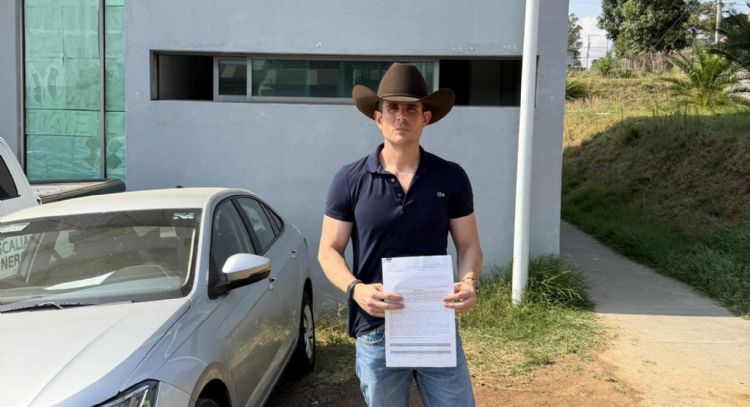 Diputado del Sombrero se disculpa por dichos contra reporteros pero denuncia a críticos