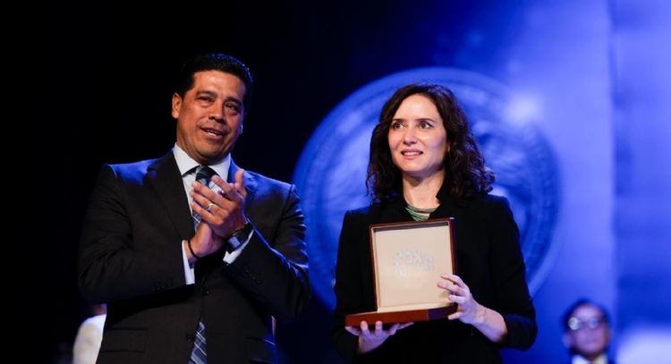 Grupo Xcaret retira invitación a Isabel Díaz Ayuso; niega presiones de Sheinbaum
