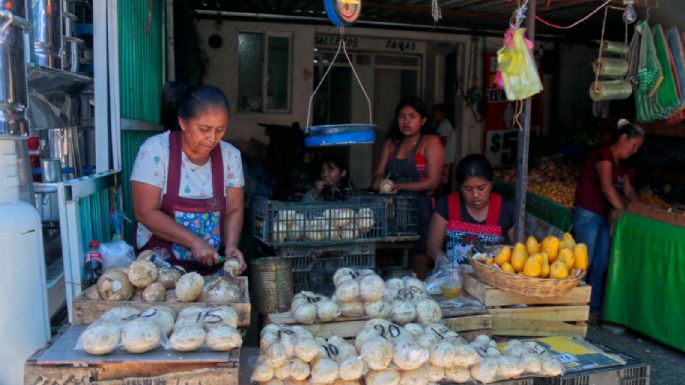 Las madres mexicanas trabajan el doble y ganan la mitad