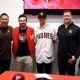 Por pollero, pitcher mexicano pierde su contrato con los Padres de San Diego